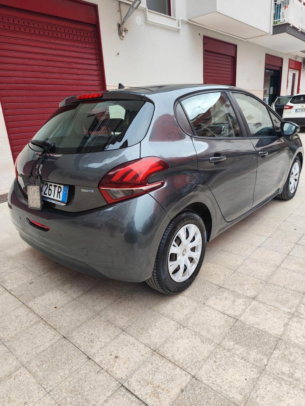 Peugeot 208 1.6 Diesel 75 5 porte Allure