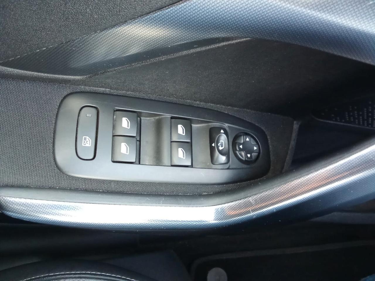 Peugeot 2008 BlueHDi 120 EAT6 S&S Allure