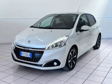 Peugeot 208 1.2 BENZINA 5 PORTE Signature