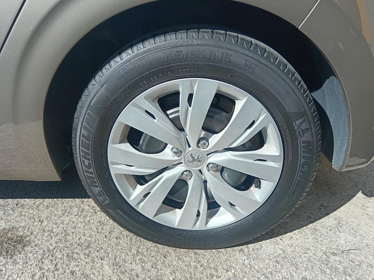 Peugeot 208 1.4 HDi 68CV 5P NEOPATENTATI