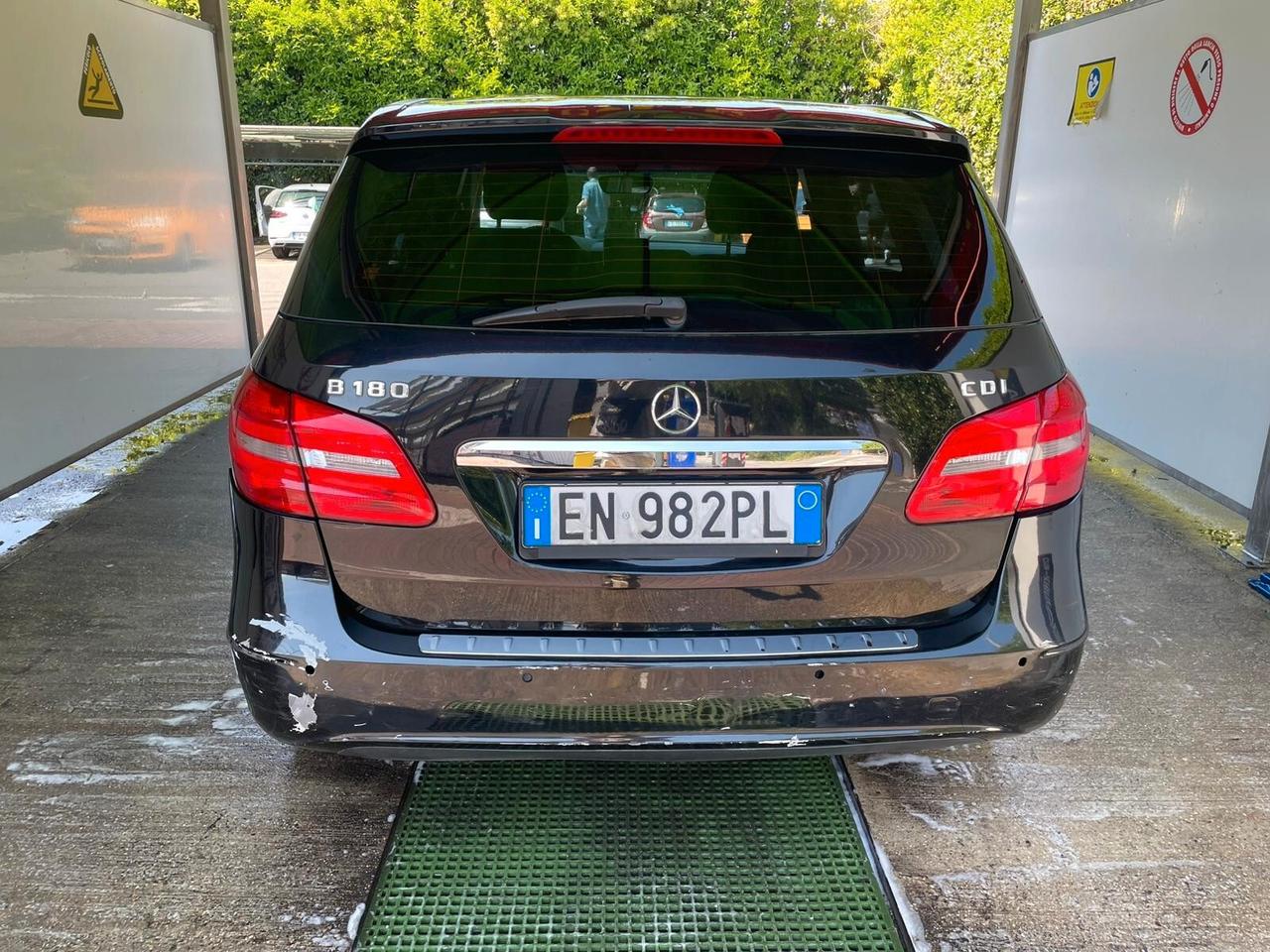 MERCEDES BENZ B 180 - NEOPATENTATI