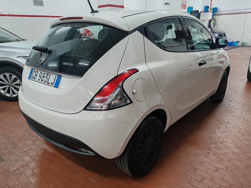 Lancia Ypsilon 1.0 hybrid Silver 70 cv 5 posti