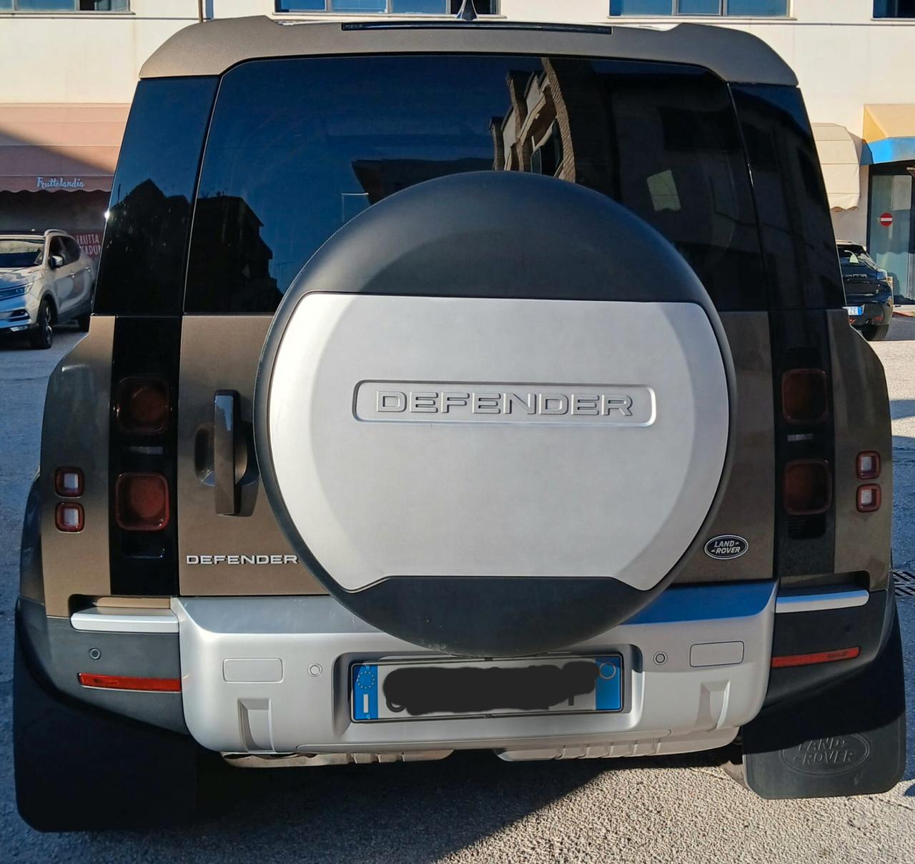 LAND ROVER Defender 110 3.0D I6 200 CV AWD Auto X-Dynamic SE (147 kw)