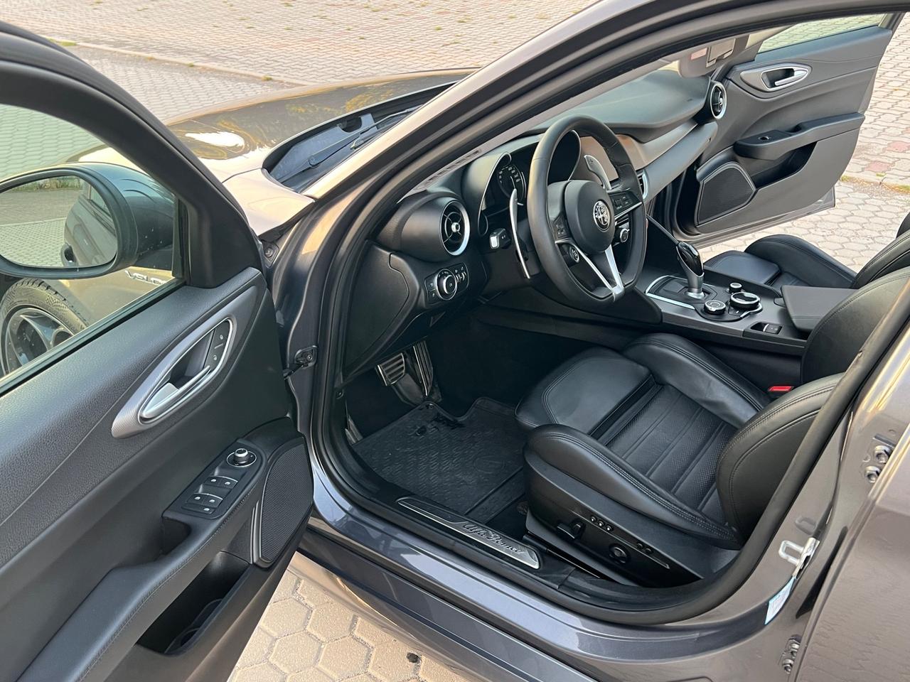 Alfa Romeo Giulia 2.2 Turbodiesel 210 CV AT8 AWD Q4 Veloce