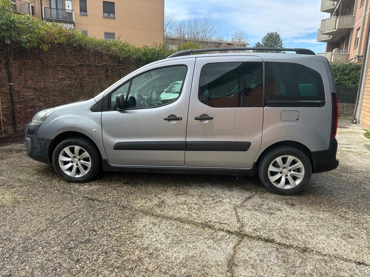 Peugeot Partner Tepee BlueHDi 100 Outdoor