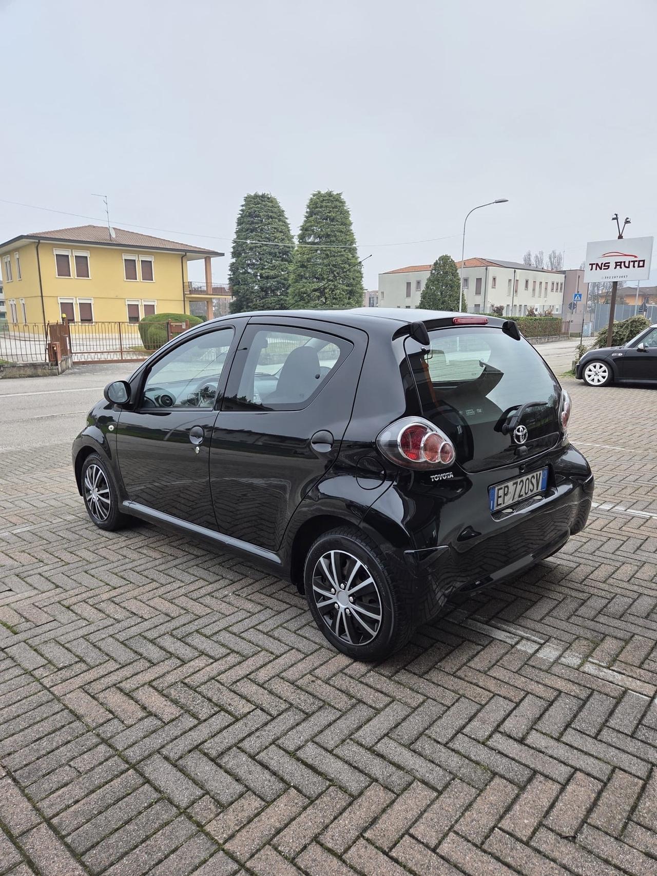 Toyota Aygo 1.0 12V VVT-i 5 porte Active Connect