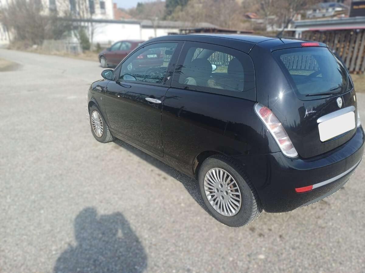 Lancia Ypsilon