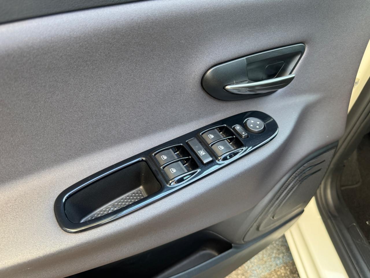 Lancia Ypsilon 0.9 TwinAir 85 CV Platinum 2013
