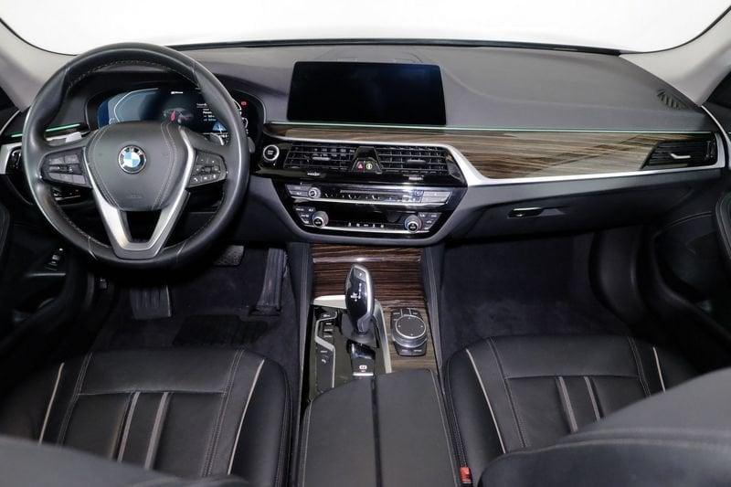 BMW Serie 5 G30 2017 Berlina Benzi 530e Luxury auto