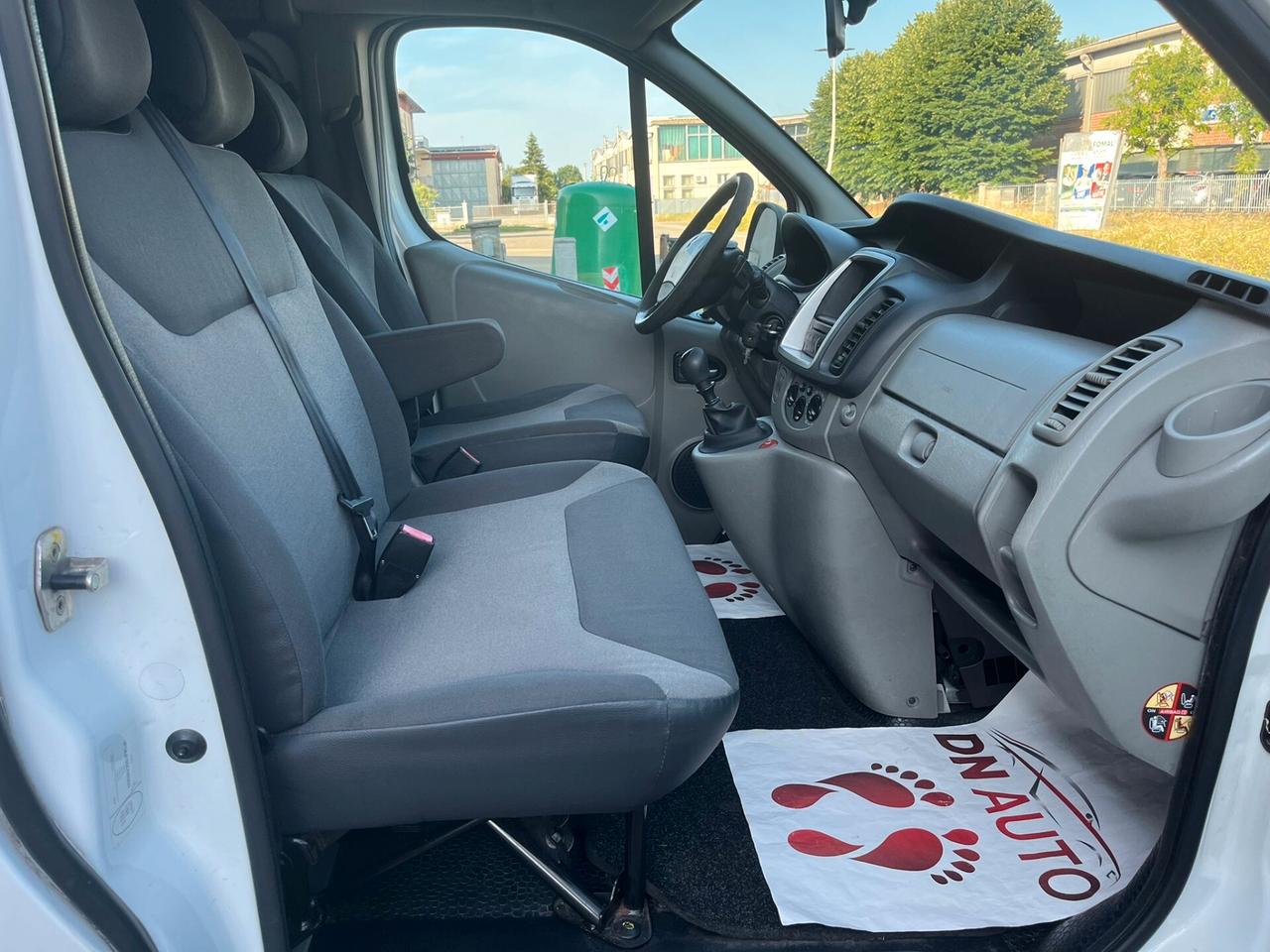 Renault Trafic T27 2.0 dCi/115 PC-TN Passenger Limousine DPF
