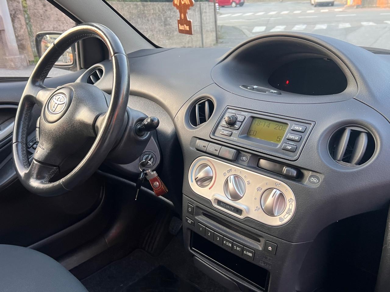 Toyota Yaris 1.4 tdi D-4D cat 5 porte carozzeria sbiadita