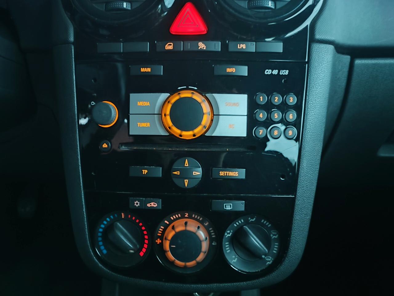 Opel Corsa 1.2 85CV 5 porte GPL-TECH Edition