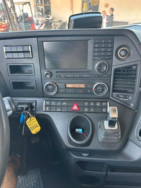 Motrice Mercedes Actros coibentato