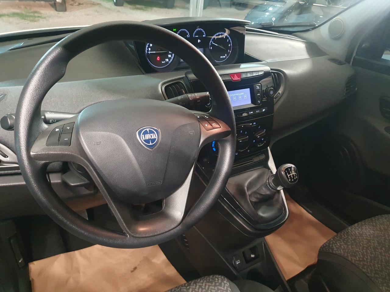 Lancia Ypsilon 1.0 FireFly 5 porte S&S Hybrid Ecochic Silver