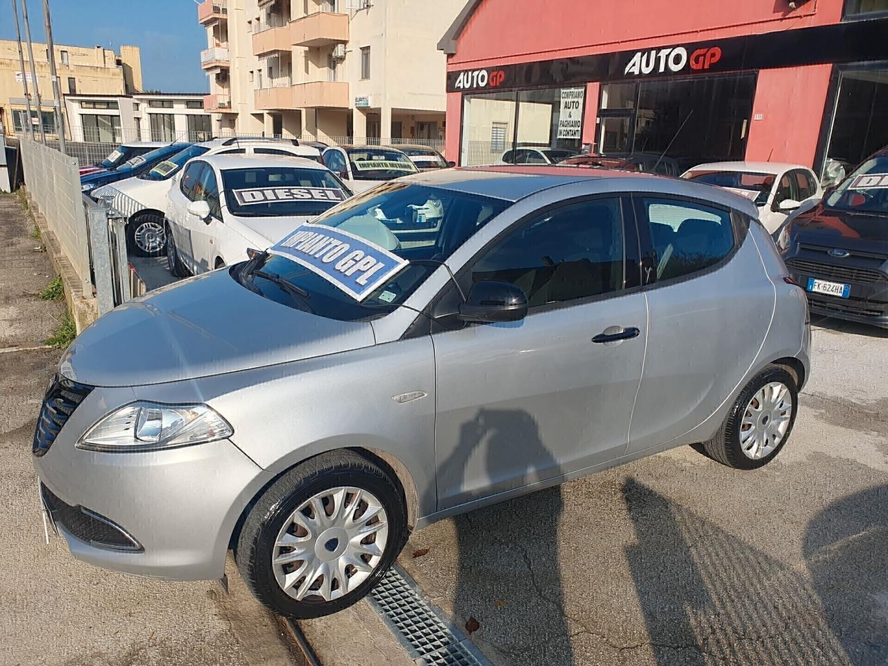 Lancia Ypsilon 1.2 benzina GPL Neopatent 2013