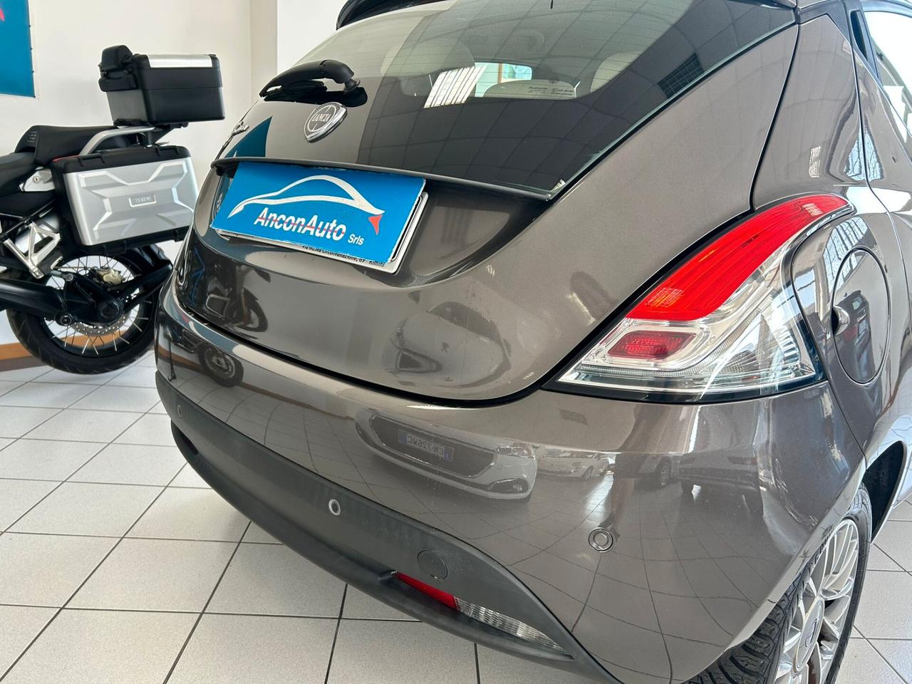Lancia Ypsilon 1.2b X NEOPATENTATI 2012