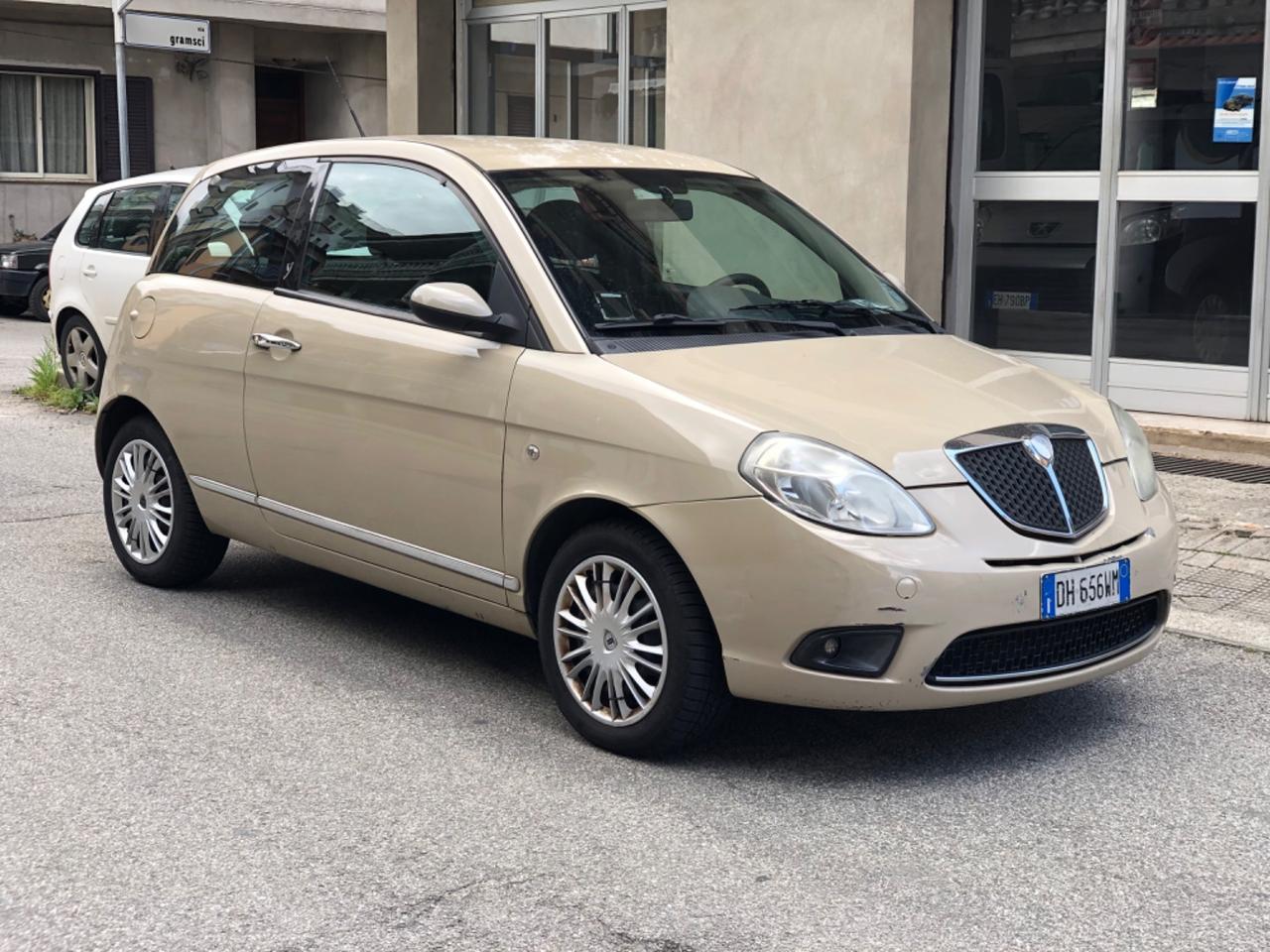 Lancia Ypsilon 1.2 Oro Bianco