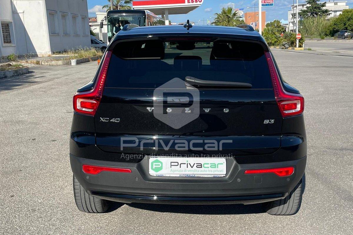 VOLVO XC40 B3 automatico Ultimate Dark