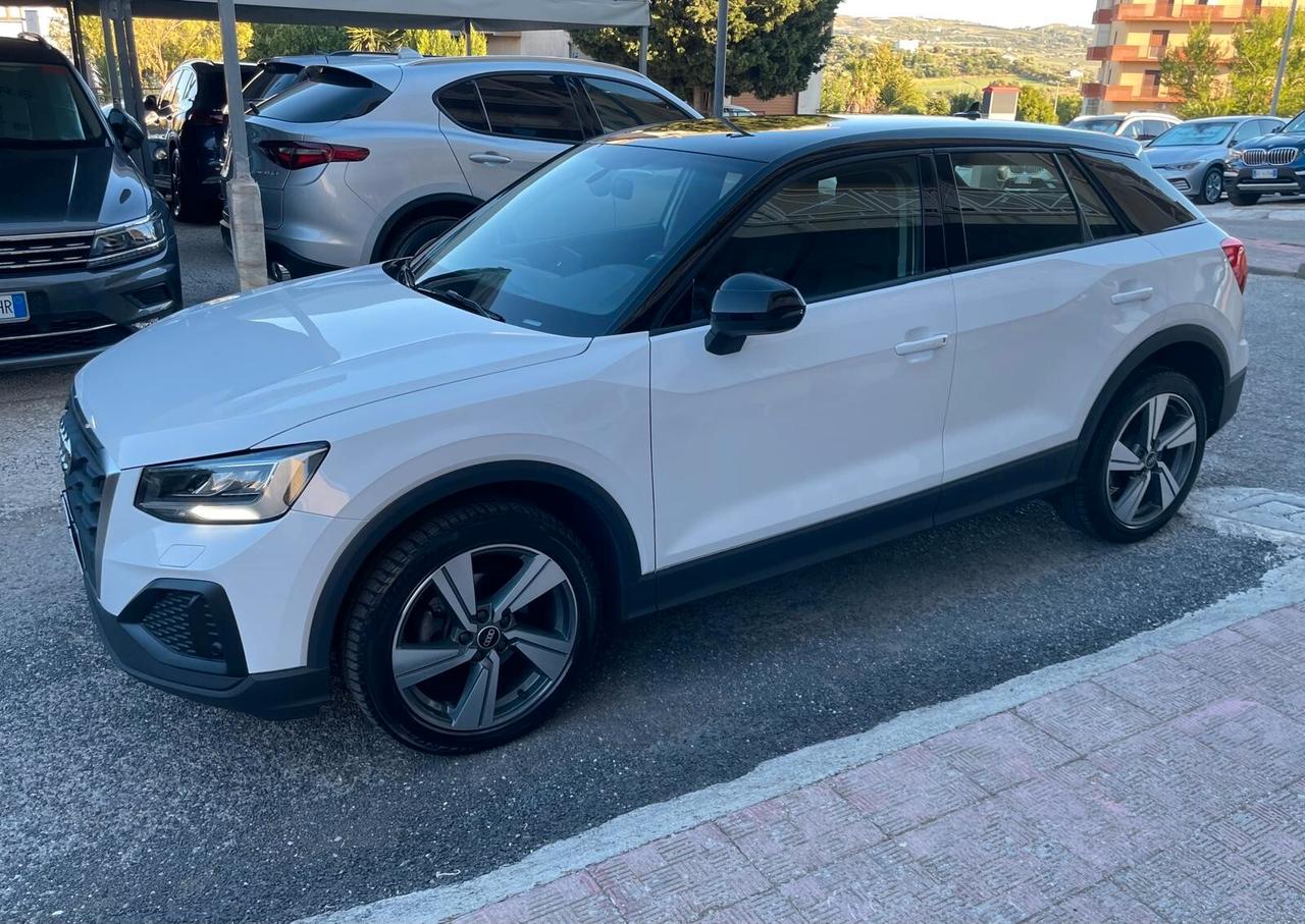 Audi Q2 30 TDI Identity Black 116Cv