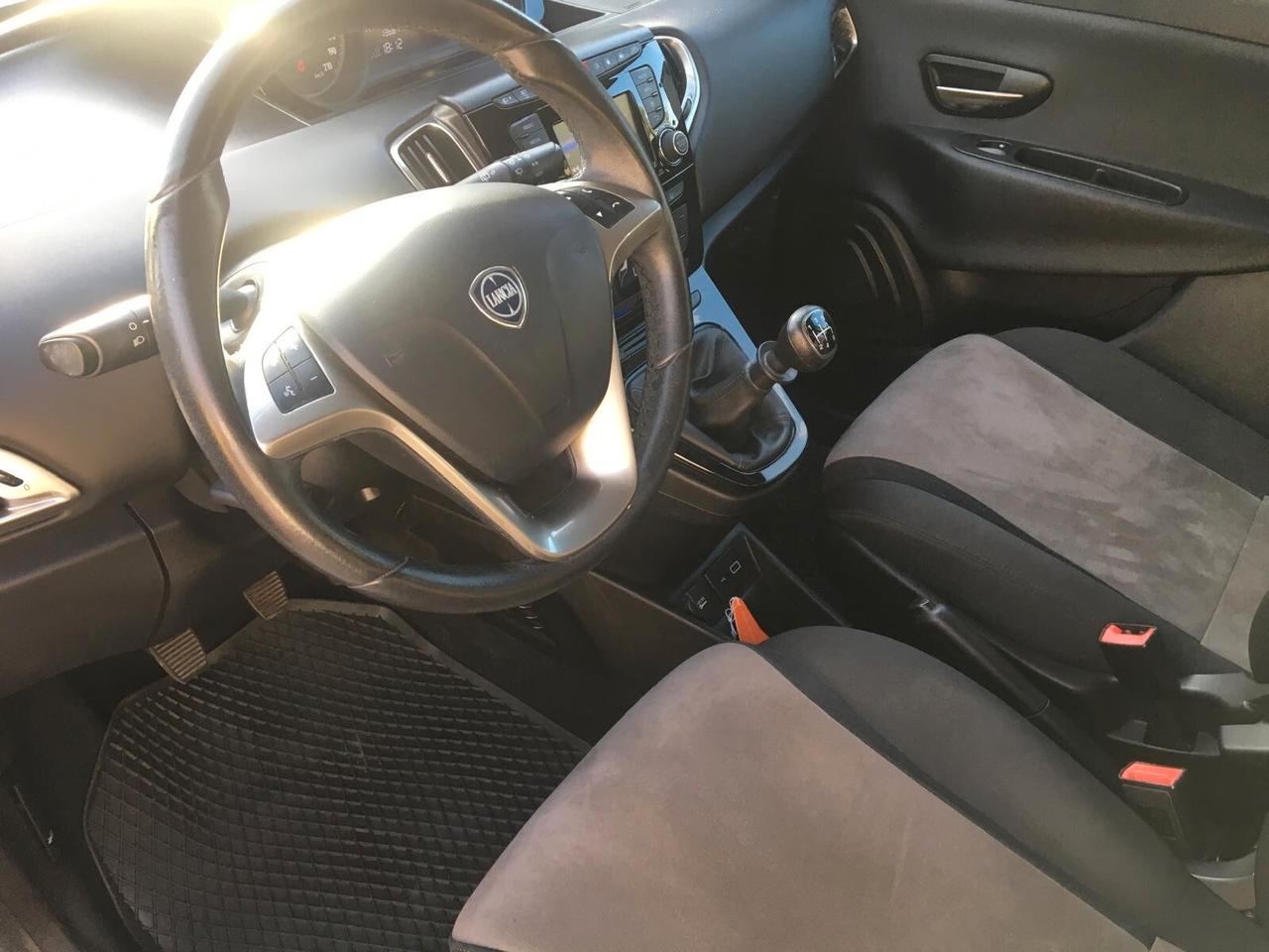 Lancia Ypsilon 0.9 TwinAir 5 porte Metano Ecochic Platinum