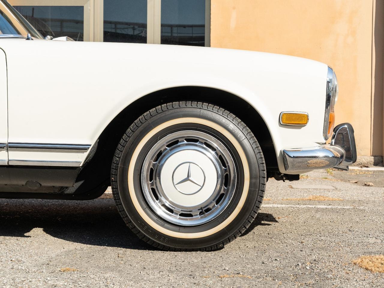 Mercedes-Benz SL 280 PAGODINO