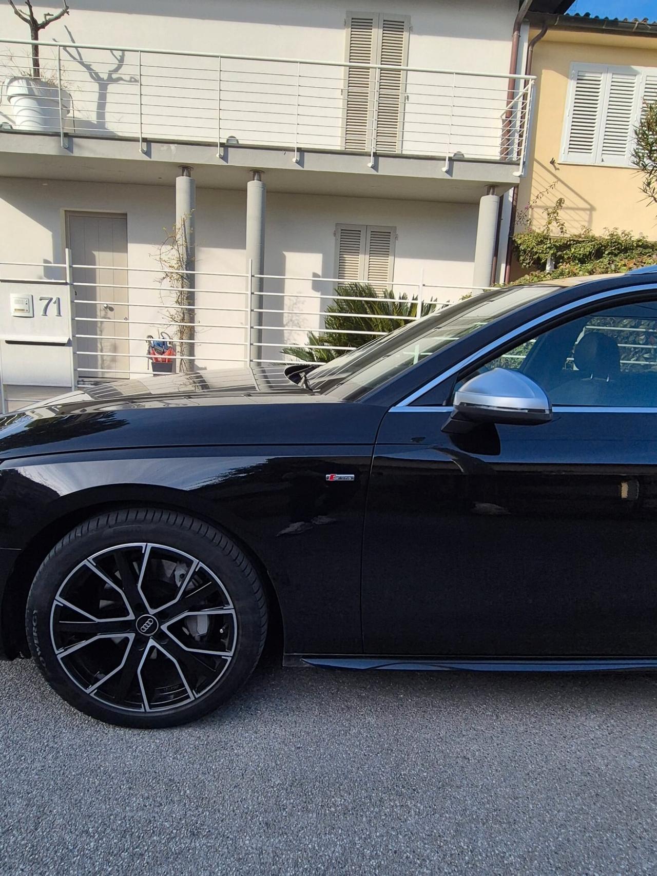 Audi A4 Avant 40 TDI quattro S tronic line edition