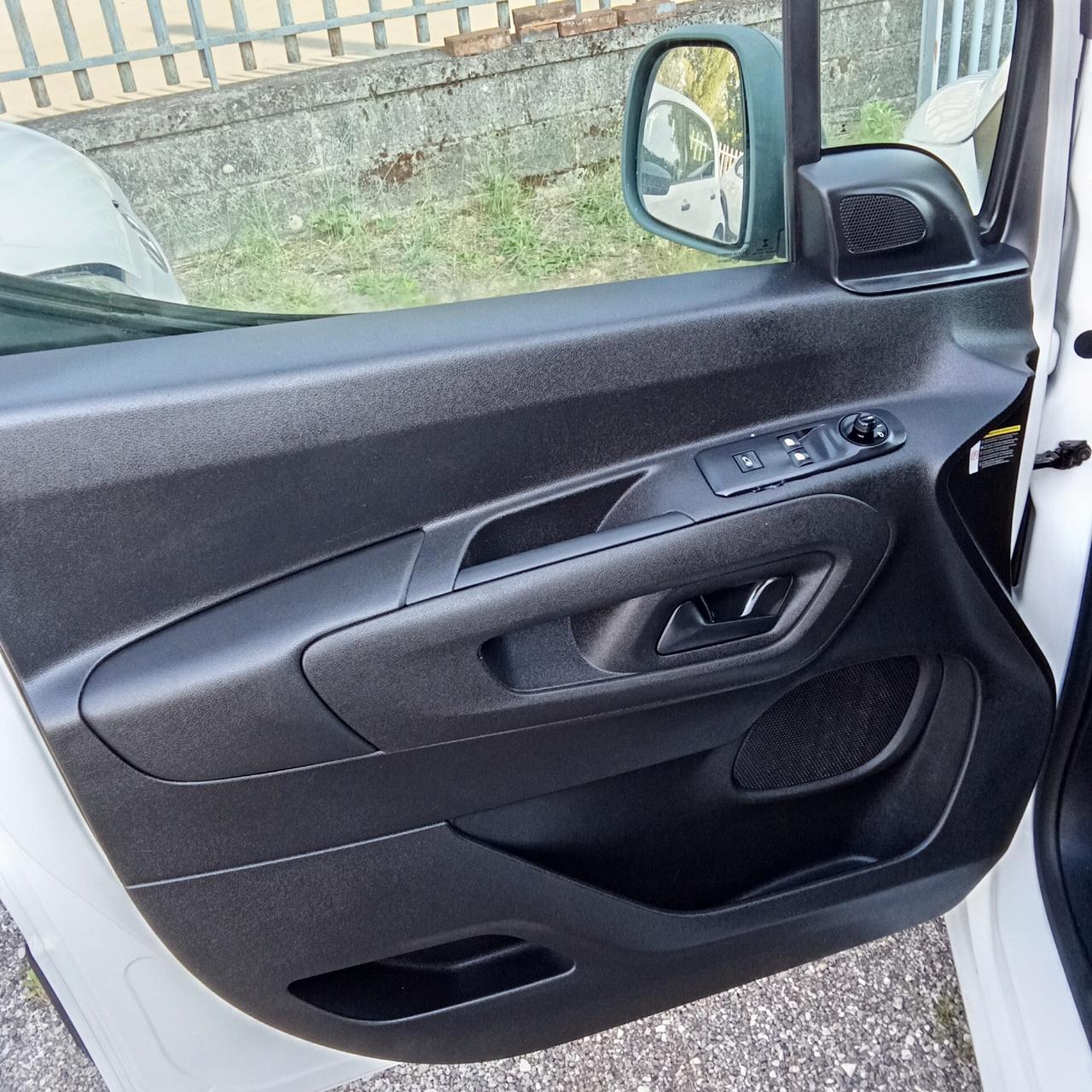 Citroen Berlingo BlueHDi 75 Van 3 posti 019