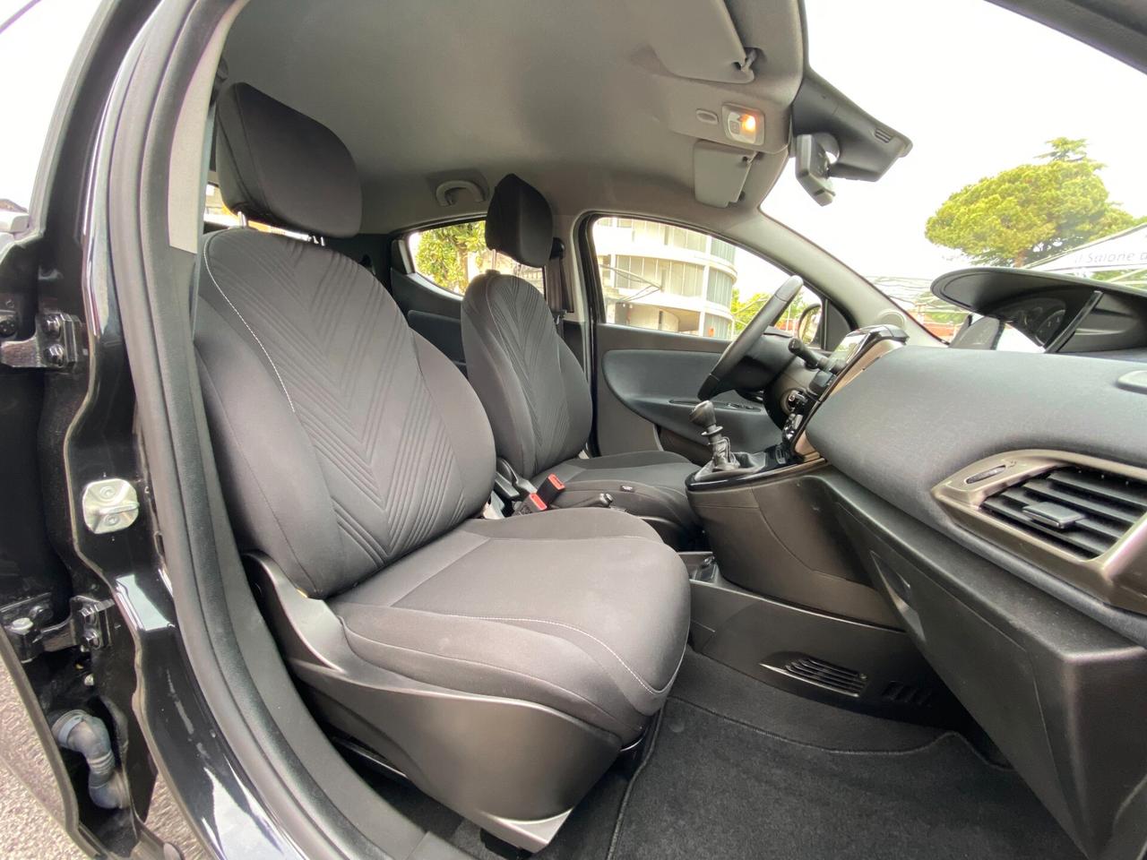 Lancia Ypsilon 1.0 FireFly 5 porte S&S Hybrid Gold
