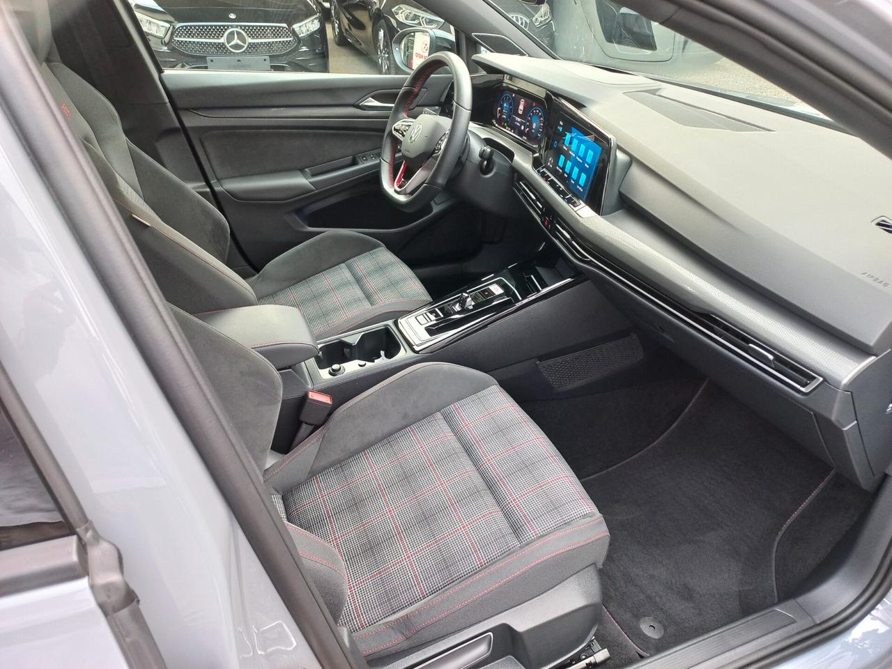 Volkswagen Golf GTI 2.0 TSI DSG