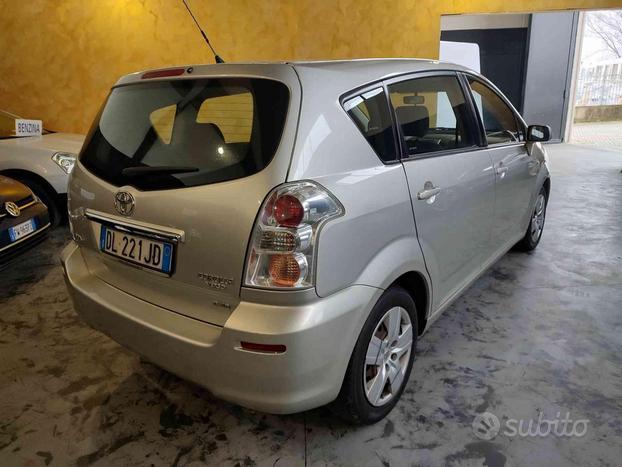 TOYOTA Corolla Verso 2.2 16V D-4D DPF Luna 7pti