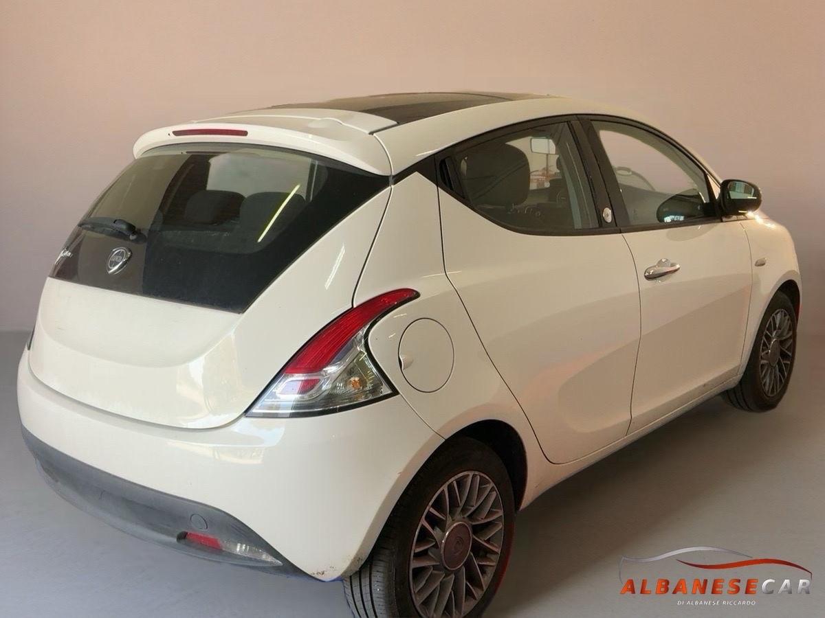 Lancia Ypsilon 1.2 69 CV 5 P. GPL Gold/TETTO APRIBILE