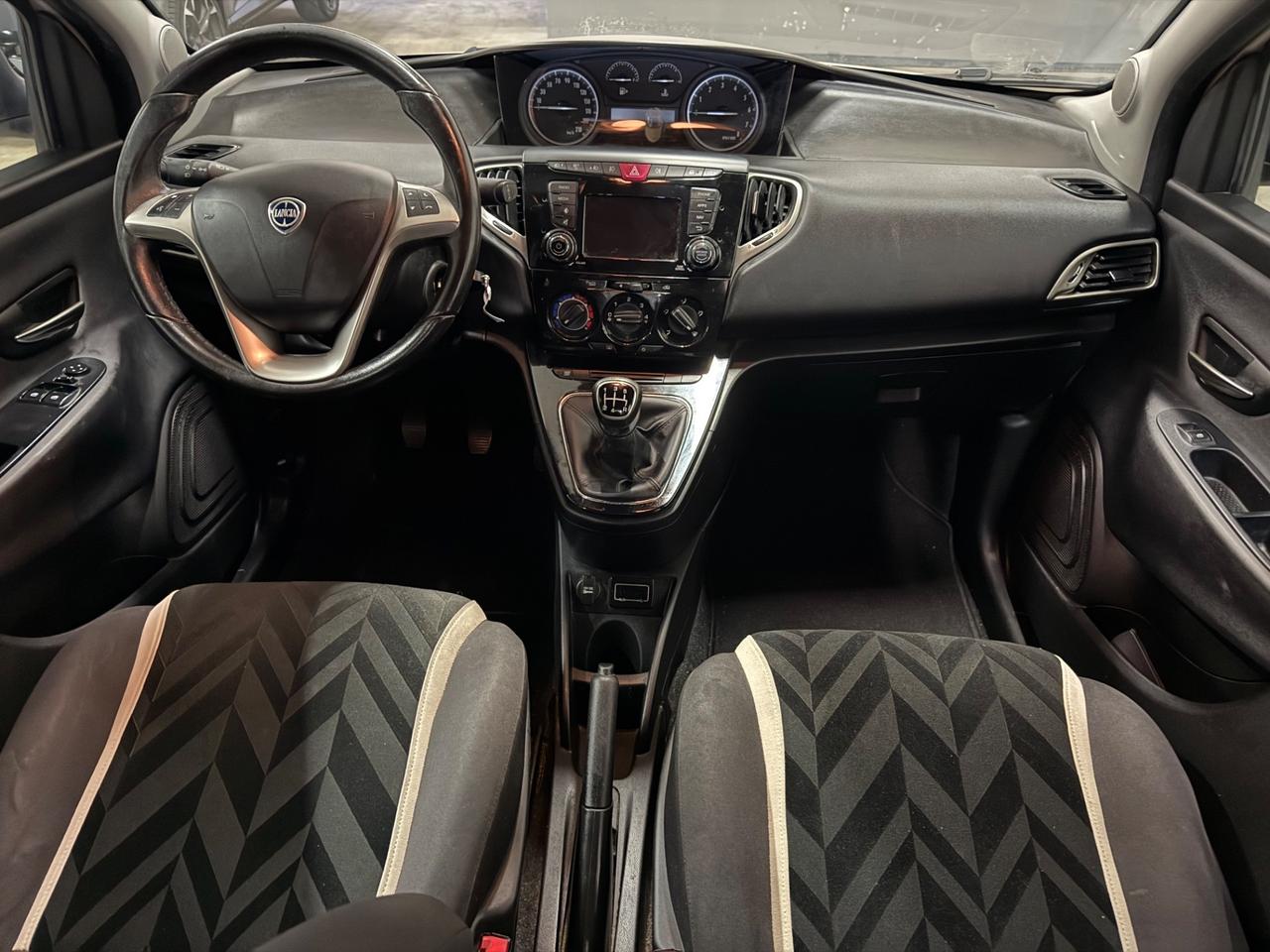 Lancia Ypsilon 1.2 69 CV 5 porte 30th Anniversary