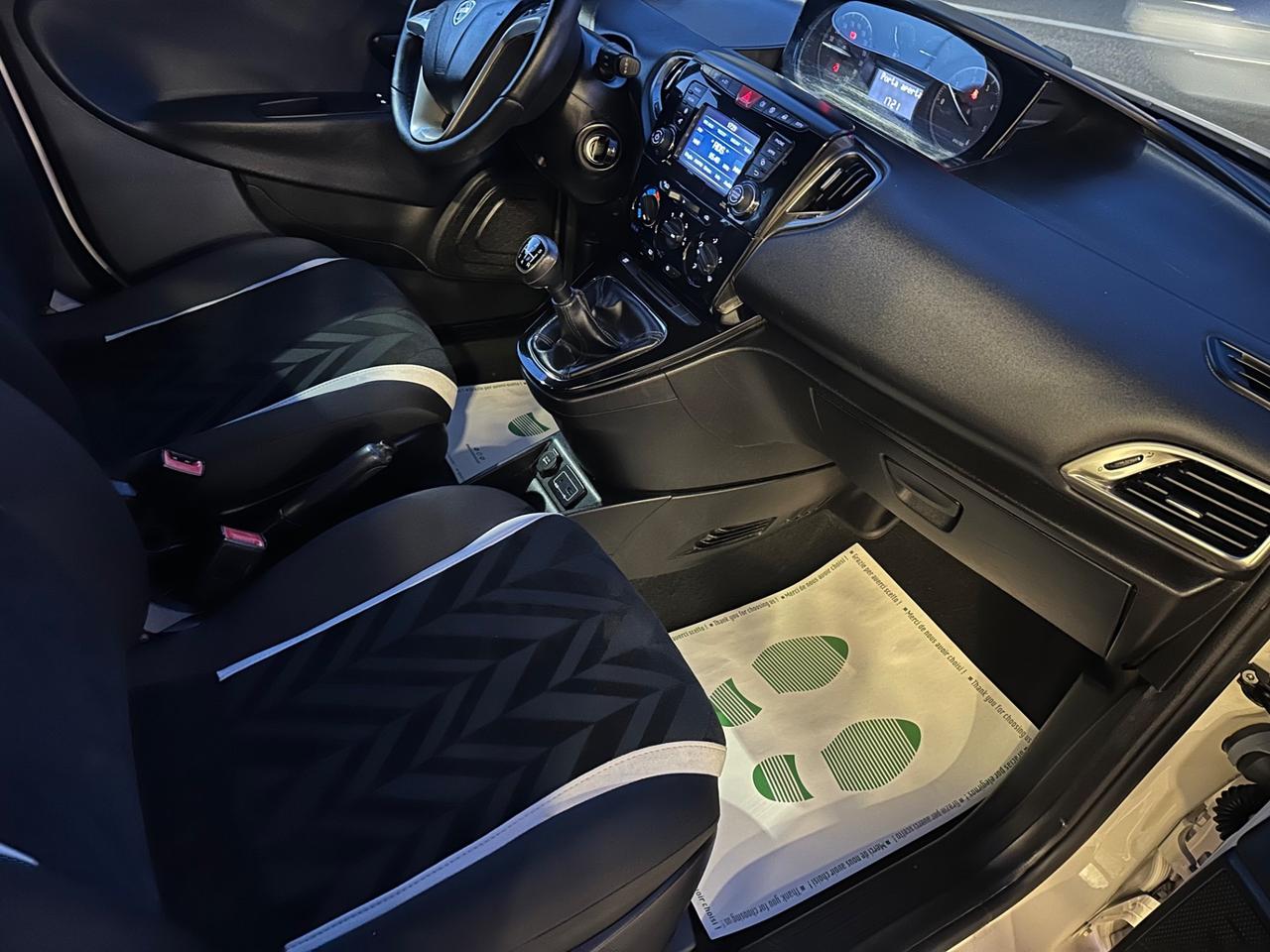 Lancia Ypsilon 1.3 MJT 16V 95 CV 5 porte S&S Silver