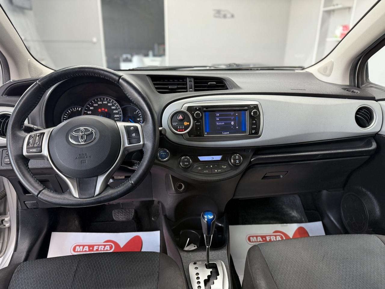 Toyota Yaris HYBRID LOUNGE
