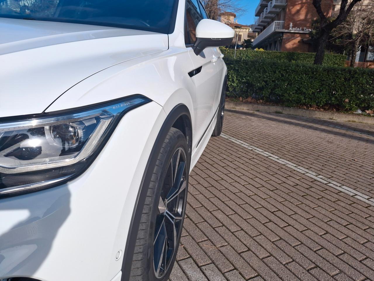 Volkswagen Tiguan 2.0 TDI 150 CV DSG R-Line -unico proprietario