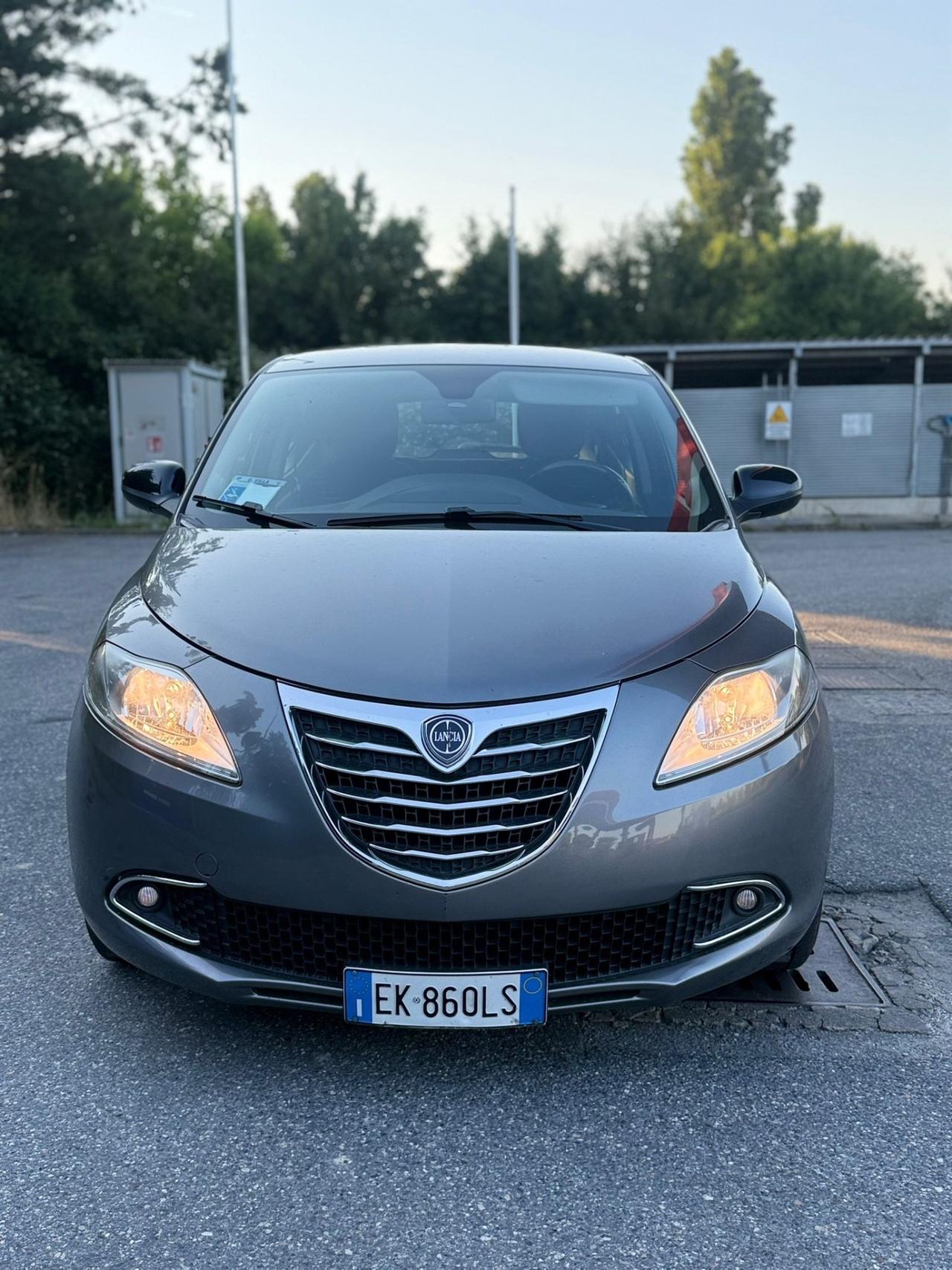 Lancia Ypsilon 1.2 69 CV 5 porte S&S Platinum