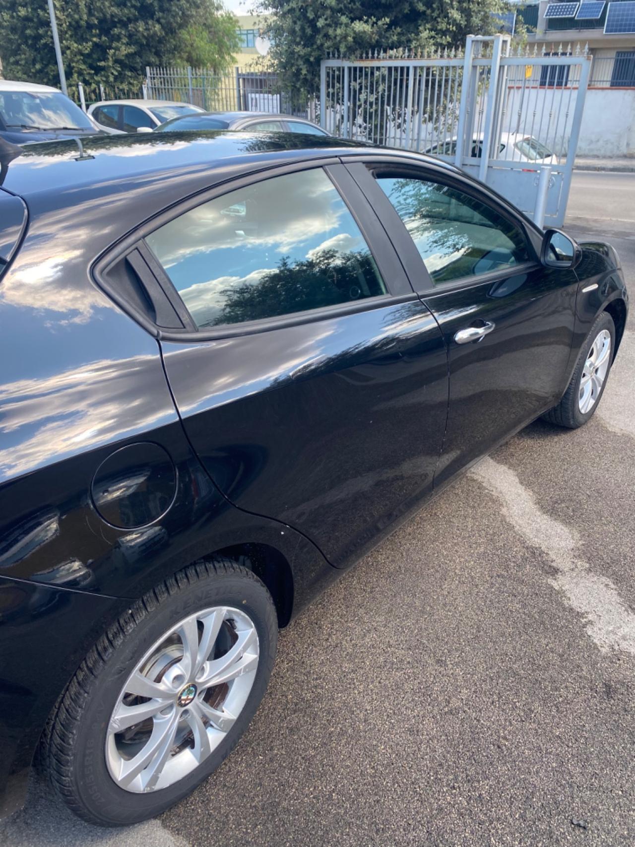 Alfa Romeo Giulietta 1.4 T-Jet GPL 2014 Full
