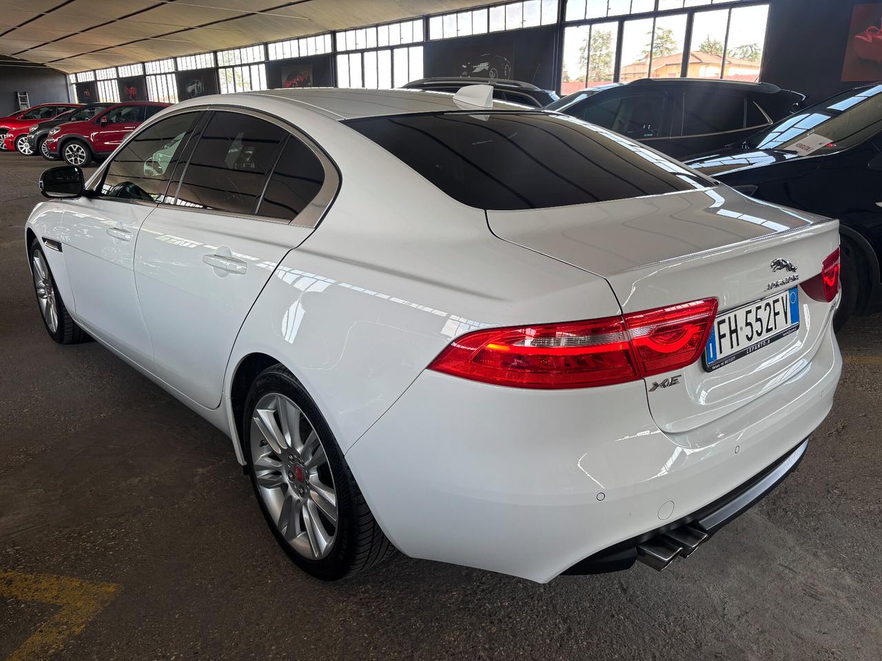 Jaguar XE 2.0 D Turbo 180CV aut. Prestige Business Edition