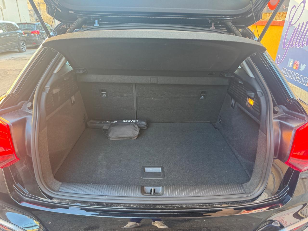 Audi Q2 30 TDI Identity Black