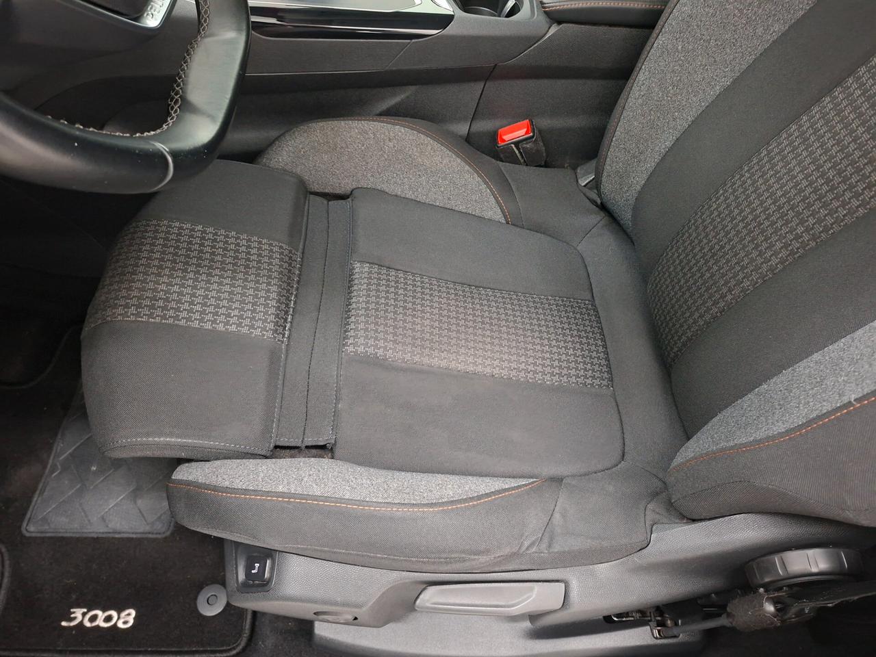 Peugeot 3008 Business 1.5 BlueHDi 130cv