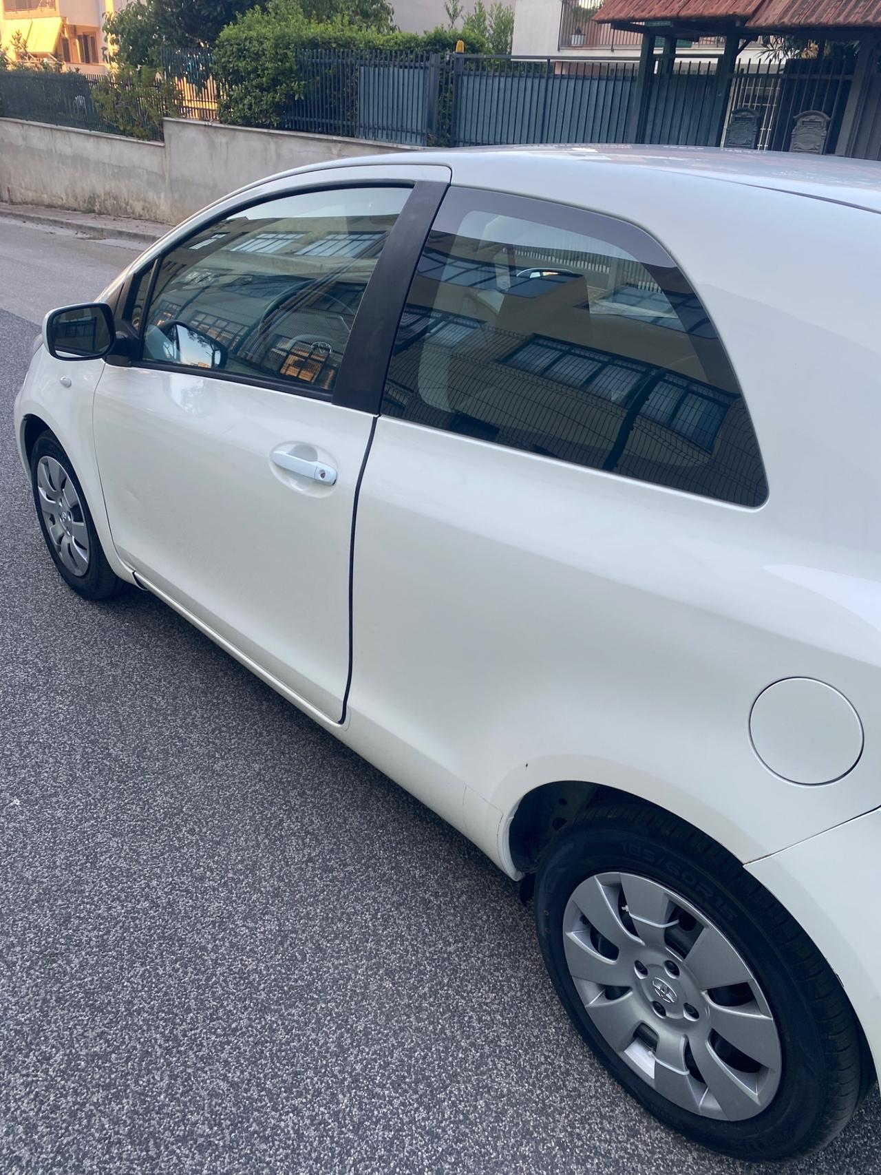 Toyota Yaris 1.4 D-4D DPF Anno 2010 TAGLIANDATA