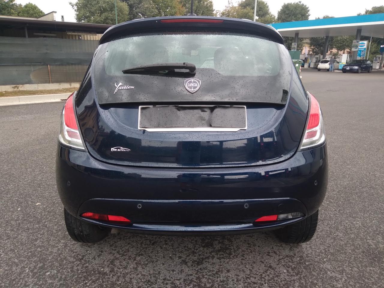 Lancia Ypsilon 0.9 TwinAir 85 CV 5 porte Metano Ecochic Platinum