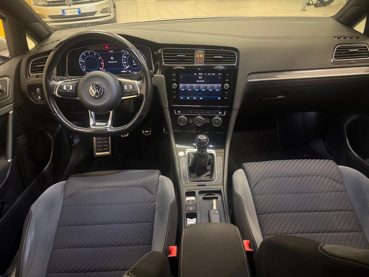 VOLKSWAGEN Golf 1.0 115 CV 5p. R-LINE **UNICO PROPRIETARIO**