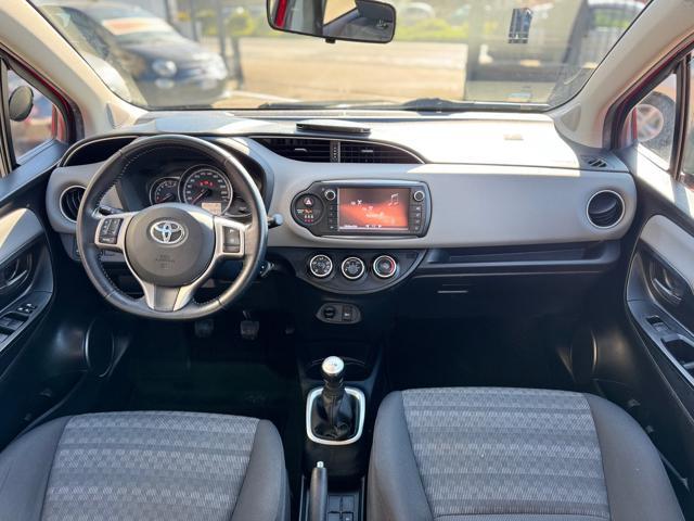 TOYOTA Yaris 1.0 5 porte Lounge PARI AL NUOVO