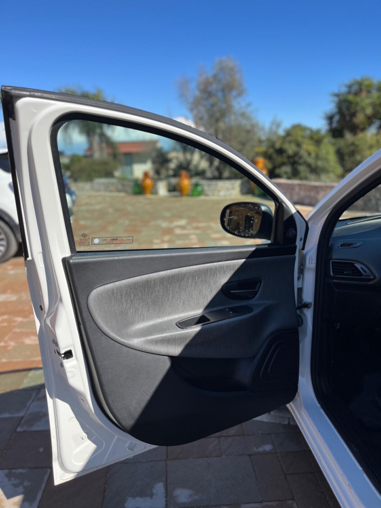 Lancia Ypsilon 1.2 69 CV
