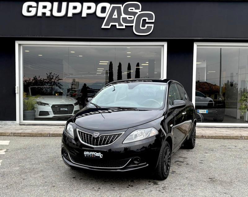 Lancia Ypsilon 1.0 firefly hybrid Gold s&s 70cv ADATTA NEOPATENTATI