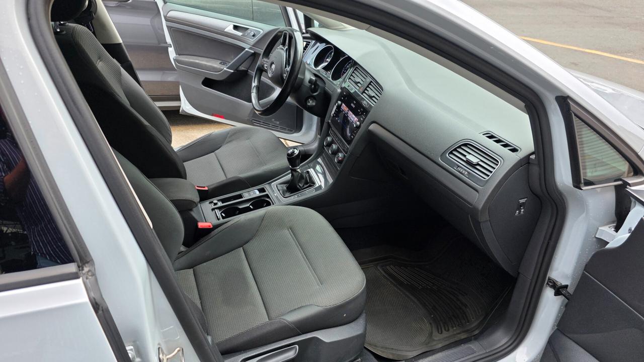 Volkswagen Golf 1.0 TSI 110 CV 5p. Trendline BlueMotion Technology
