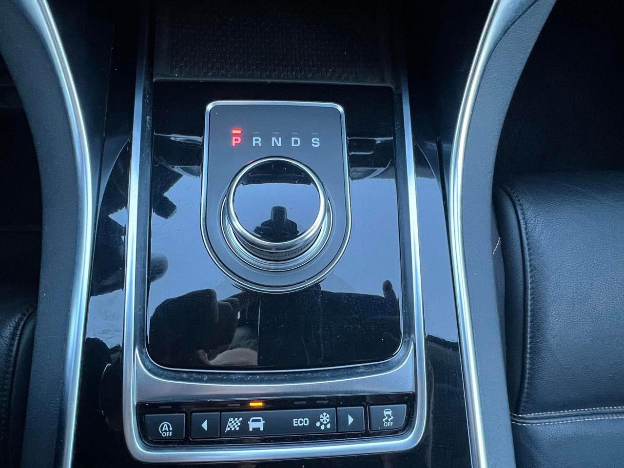 Jaguar XE 2.0 D 180 CV Portfolio