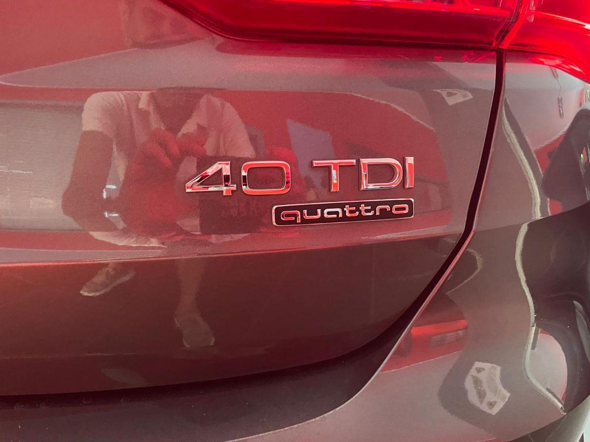 AUDI - Q3 - SPB 40 TDI quattro S tr. Ident. Black