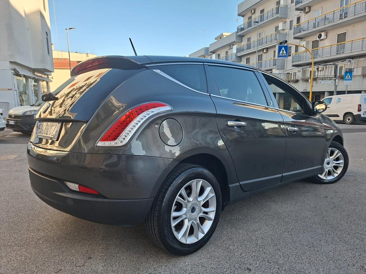 Lancia Delta 1.6 MJT Silver * Alcantara * garantita 12 mesi